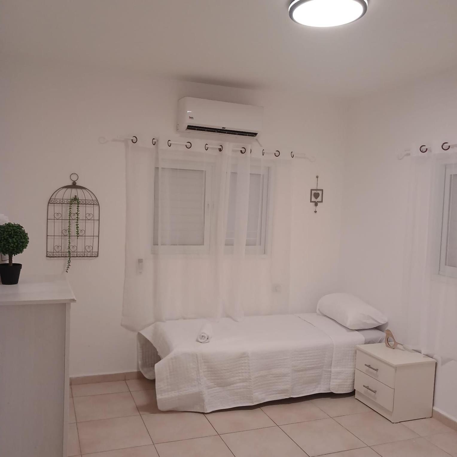 בין העצים Apartment Petach Tikva Ngoại thất bức ảnh